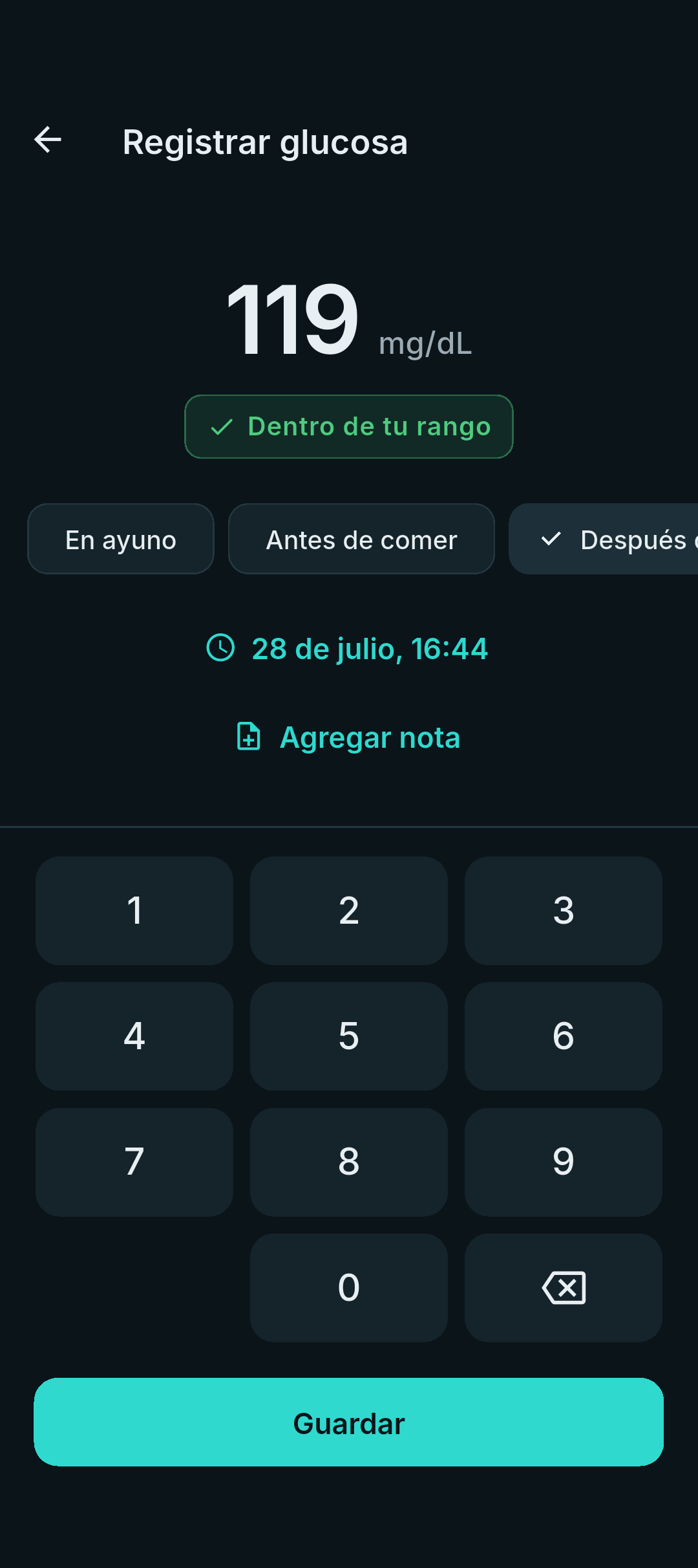 Pantalla de registro de glucosa con teclado numérico grande y contexto de la medición.